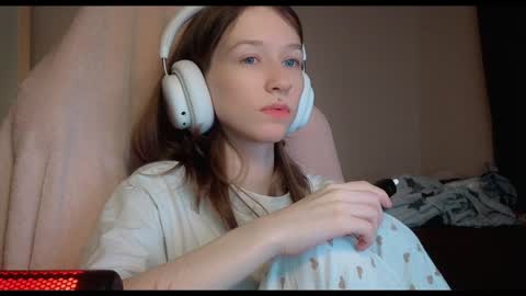 fran_bow online show from February 2, 5:15 pm