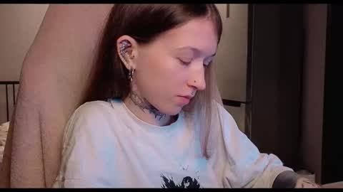 fran_bow online show from November 10, 2:49 pm