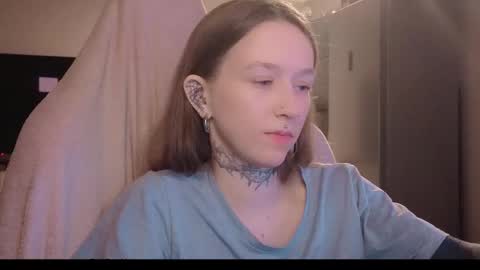 fran_bow online show from February 5, 8:13 pm