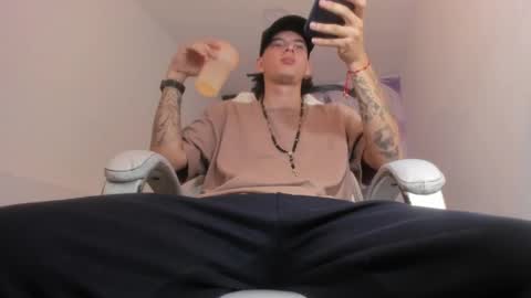 Snapshot of fran_boy_ chatting on April 5, 2:53 am Fran online show from April 5, 2:53 am