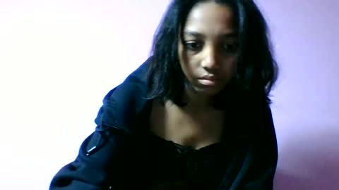 Snapshot of francia333068 chatting on June 17, 4:52 pm francia333068 online show from June 17, 4:52 pm