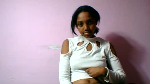 Snapshot of francia333068 chatting on June 23, 2:48 pm francia333068 online show from June 23, 2:48 pm