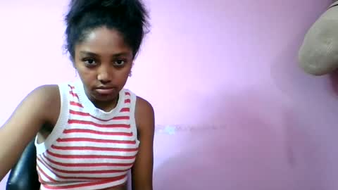 Snapshot of francia333068 chatting on July 1, 6:18 pm francia333068 online show from July 1, 6:18 pm