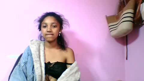 Snapshot of francia333068 chatting on July 4, 5:46 am francia333068 online show from July 4, 5:46 am