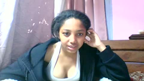 Snapshot of francia333068 chatting on July 6, 5:26 pm francia333068 online show from July 6, 5:26 pm