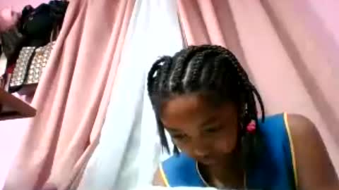 Snapshot of francia333068 chatting on July 17, 4:30 am francia333068 online show from July 17, 4:30 am