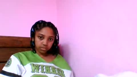 Snapshot of francia333068 chatting on July 17, 4:45 pm francia333068 online show from July 17, 4:45 pm
