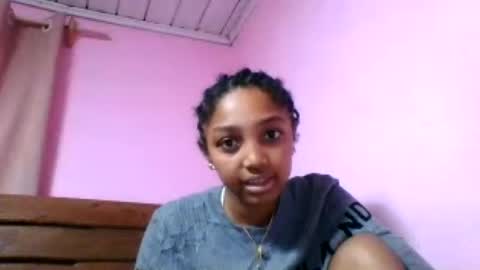 Snapshot of francia333068 chatting on July 19, 2:10 pm francia333068 online show from July 19, 2:10 pm