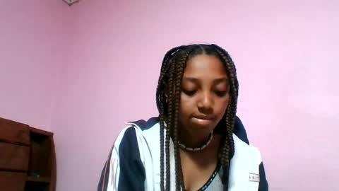 Snapshot of francia333068 chatting on July 25, 3:53 pm francia333068 online show from July 25, 3:53 pm