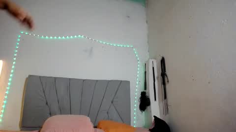 francihot4 online show from November 9, 1:59 am