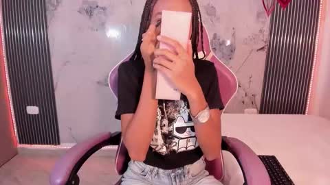 Laura online show from February 21, 7:37 pm