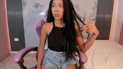 Snapshot of francis_leams chatting on April 22, 3:09 am Laura online show from April 22, 3:09 am
