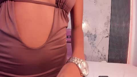 Snapshot of francis_leams chatting on June 9, 7:25 pm Laura online show from June 9, 7:25 pm