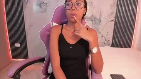 Snapshot of francis_leams chatting on June 12, 7:35 pm Laura online show from June 12, 7:35 pm