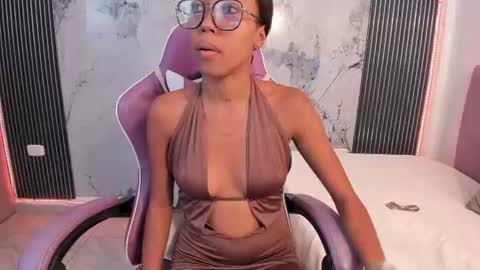 Snapshot of francis_leams chatting on July 2, 7:20 pm Laura online show from July 2, 7:20 pm