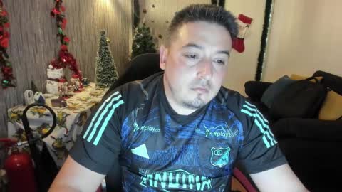 Snapshot of francoisroy chatting on December 5, 4:23 pm Juan online show from December 5, 4:23 pm