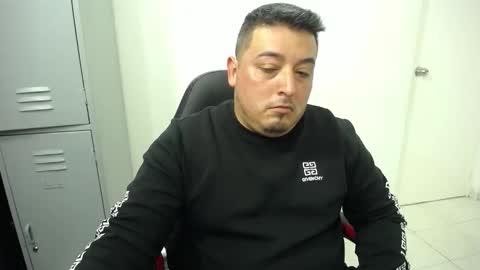 Snapshot of francoisroy chatting on October 1, 9:54 pm Juan online show from October 1, 9:54 pm