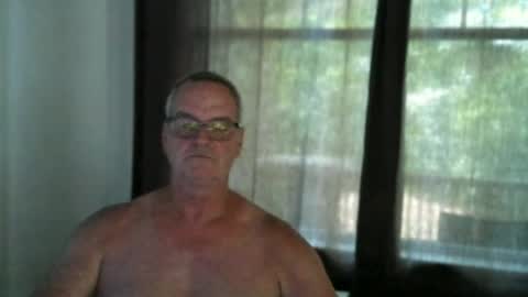 Snapshot of frankfruter10 chatting on July 8, 3:27 pm hung4fun online show from July 8, 3:27 pm