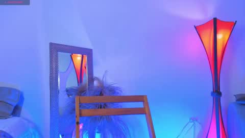Snapshot of fransheskarossi_ chatting on April 25, 11:35 am Fransheska online show from April 25, 11:35 am