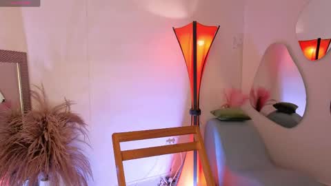 Snapshot of fransheskarossi_ chatting on May 4, 12:01 pm Fransheska online show from May 4, 12:01 pm