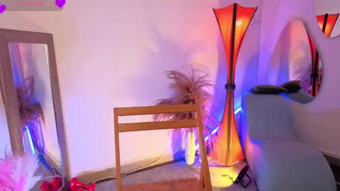 Snapshot of fransheskarossi_ chatting on May 8, 11:37 am Fransheska online show from May 8, 11:37 am