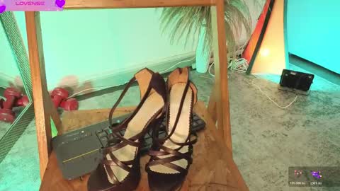 Snapshot of fransheskarossi_ chatting on May 21, 11:39 am Fransheska online show from May 21, 11:39 am