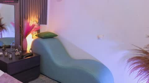 Snapshot of fransheskarossi_ chatting on June 2, 11:23 am Fransheska online show from June 2, 11:23 am