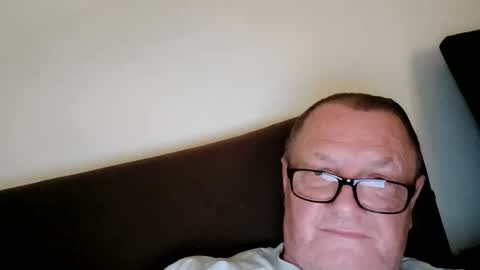 Snapshot of frauenfeind1 chatting on June 6, 6:18 am Wolfi online show from June 6, 6:18 am