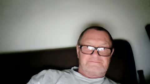 Snapshot of frauenfeind1 chatting on June 10, 9:52 am Wolfi online show from June 10, 9:52 am