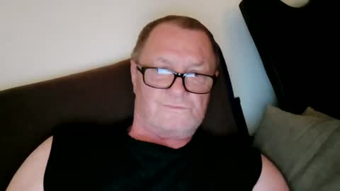 Snapshot of frauenfeind1 chatting on June 21, 5:54 am Wolfi online show from June 21, 5:54 am
