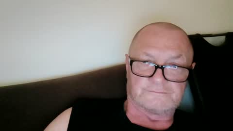 Snapshot of frauenfeind1 chatting on June 23, 5:49 am Wolfi online show from June 23, 5:49 am