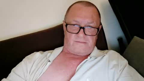 Snapshot of frauenfeind1 chatting on July 9, 6:39 am Wolfi online show from July 9, 6:39 am