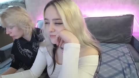 fray_and_lilla online show from March 17, 8:45 pm