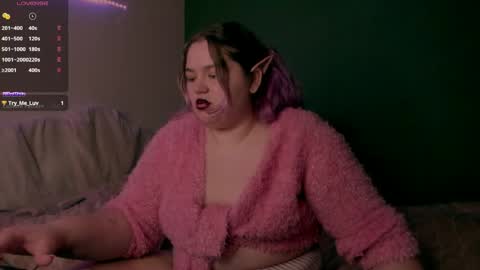 Snapshot of freakcute_friends chatting on February 6, 6:02 pm Alice online show from February 6, 6:02 pm