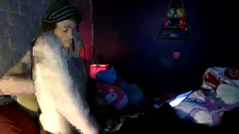 Snapshot of freaktwink420 chatting on September 18, 10:06 am Squirrel twink online show from September 18, 10:06 am