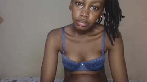 Snapshot of freaky_beauty chatting on March 18, 10:29 am freaky_beauty online show from March 18, 10:29 am