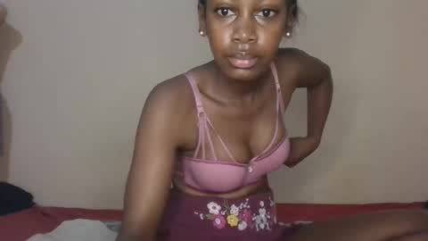 Snapshot of freaky_beauty chatting on March 27, 10:48 am freaky_beauty online show from March 27, 10:48 am