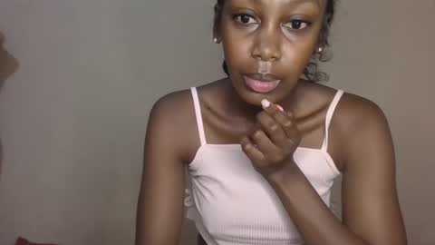 Snapshot of freaky_beauty chatting on April 1, 8:04 am freaky_beauty online show from April 1, 8:04 am