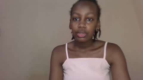 Snapshot of freaky_beauty chatting on May 9, 12:21 pm freaky_beauty online show from May 9, 12:21 pm