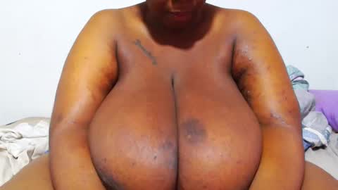 Snapshot of freakyboobsxx chatting on January 9, 4:30 am Kimmy online show from January 9, 4:30 am