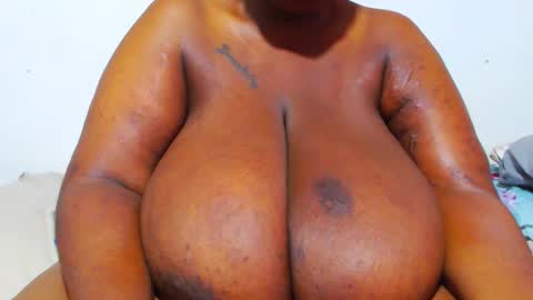 Snapshot of freakyboobsxx chatting on January 12, 5:13 am Kimmy online show from January 12, 5:13 am