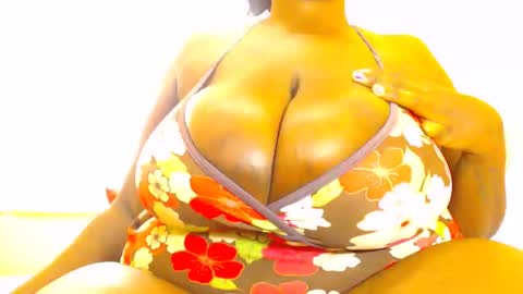 Snapshot of freakyboobsxx chatting on February 11, 12:48 pm Kimmy online show from February 11, 12:48 pm