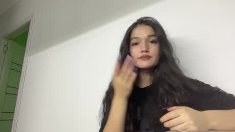 Snapshot of fredamedora chatting on June 4, 4:13 pm Mia online show from June 4, 4:13 pm