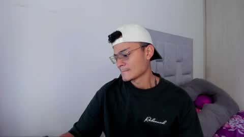 Snapshot of fredericsloan chatting on February 24, 8:51 pm Frederic Sloan online show from February 24, 8:51 pm