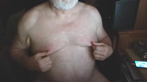 Snapshot of free_amos chatting on April 12, 6:07 am free_amos online show from April 12, 6:07 am