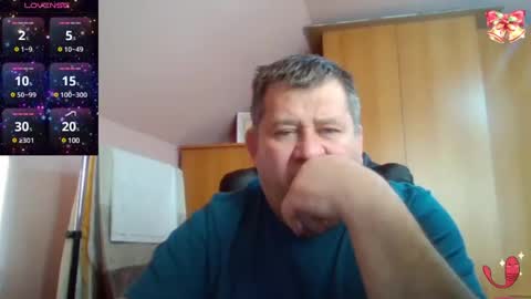 Snapshot of freeboy80180 chatting on January 13, 1:39 pm freeboy80180 online show from January 13, 1:39 pm