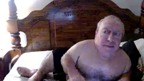 Snapshot of freemysoul4748 chatting on April 16, 6:14 am Cute Lil Man online show from April 16, 6:14 am