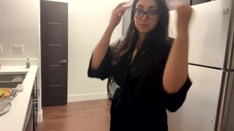 Snapshot of freesoulmovement chatting on December 17, 10:12 am jasmineandaladin69 online show from December 17, 10:12 am