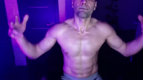 Snapshot of freesoulmovement chatting on January 4, 6:52 am jasmineandaladin69 online show from January 4, 6:52 am