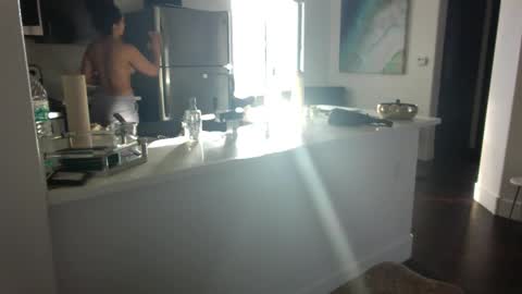 Snapshot of freesoulmovement chatting on January 6, 10:58 pm jasmineandaladin69 online show from January 6, 10:58 pm